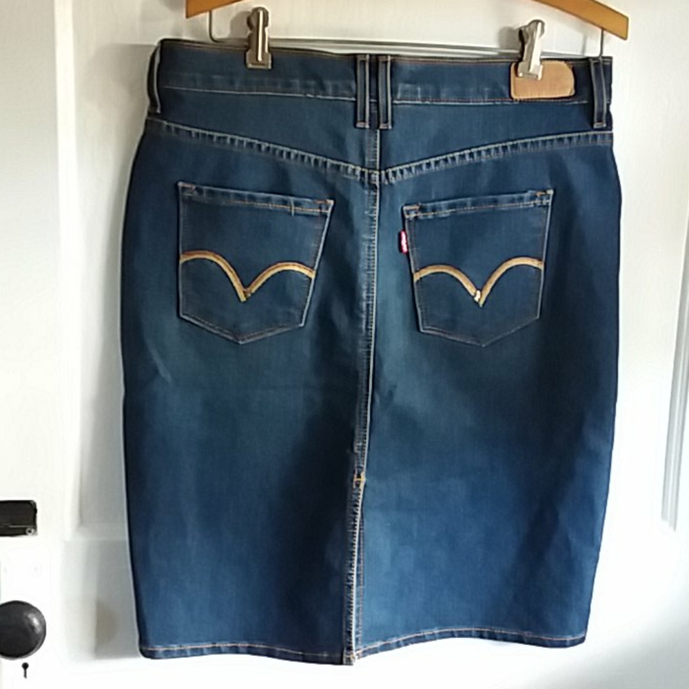 NWOT  Levi Skirt